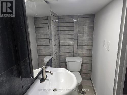 731 Knox Avenue, Hamilton, ON - Indoor Photo Showing Bathroom