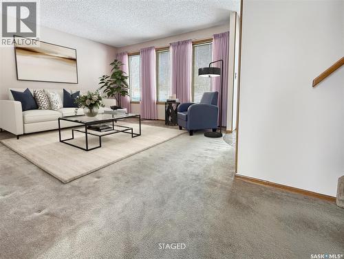 470 Cowan Drive, Swift Current, SK - Indoor Photo Showing Living Room