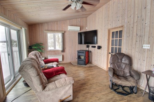 Salon - 3101 Ch. Plourde, Rouyn-Noranda, QC - Indoor