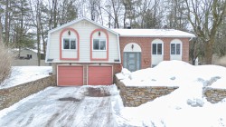 6 Place d'Autrey  Lorraine, QC J6Z 3K8