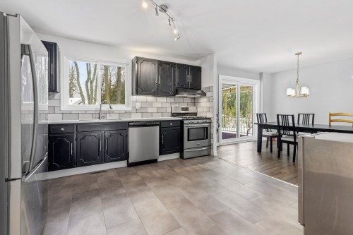 Cuisine - 6 Place D'Autrey, Lorraine, QC - Indoor Photo Showing Kitchen With Upgraded Kitchen