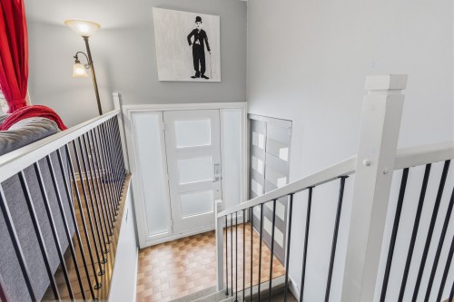 Hall d'entrée/Vestibule - 6 Place D'Autrey, Lorraine, QC - Indoor Photo Showing Other Room