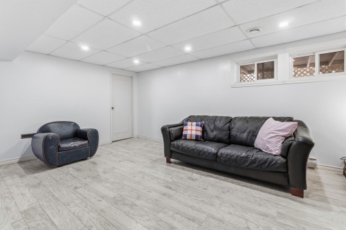 Salle familiale - 6 Place D'Autrey, Lorraine, QC - Indoor Photo Showing Other Room