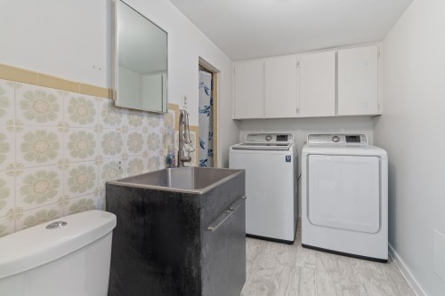 Salle de bains - 6 Place D'Autrey, Lorraine, QC - Indoor Photo Showing Laundry Room