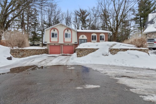 Façade - 6 Place D'Autrey, Lorraine, QC - Outdoor