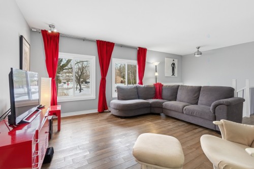 Salon - 6 Place D'Autrey, Lorraine, QC - Indoor Photo Showing Living Room