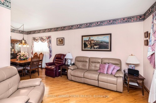 538 Hughson Street N, Hamilton, ON - Indoor Photo Showing Living Room