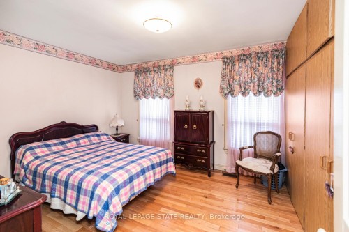 538 Hughson Street N, Hamilton, ON - Indoor Photo Showing Bedroom