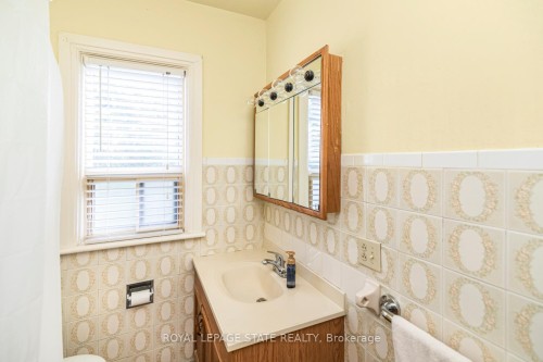 538 Hughson Street N, Hamilton, ON - Indoor Photo Showing Bathroom