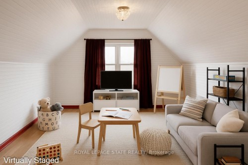 538 Hughson Street N, Hamilton, ON - Indoor Photo Showing Living Room
