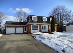 391 Berkeley Circle  Dorval, QC H9S 1H6