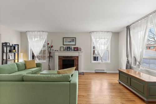 Salon - 391 Berkeley Circle, Dorval, QC - Indoor Photo Showing Living Room With Fireplace