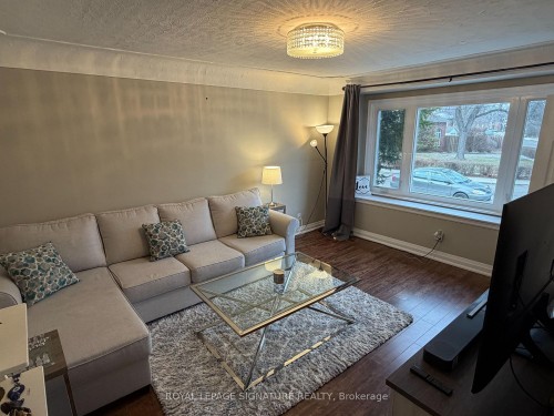 69 Glenmount Avenue, Hamilton, ON - Indoor Photo Showing Living Room