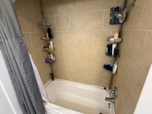 69 Glenmount Avenue, Hamilton, ON - Indoor Photo Showing Bathroom
