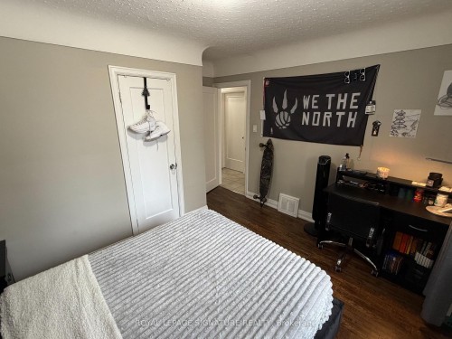 69 Glenmount Avenue, Hamilton, ON - Indoor Photo Showing Bedroom