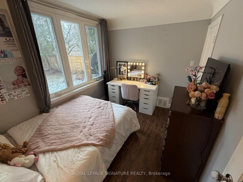 69 Glenmount Avenue, Hamilton, ON - Indoor Photo Showing Bedroom