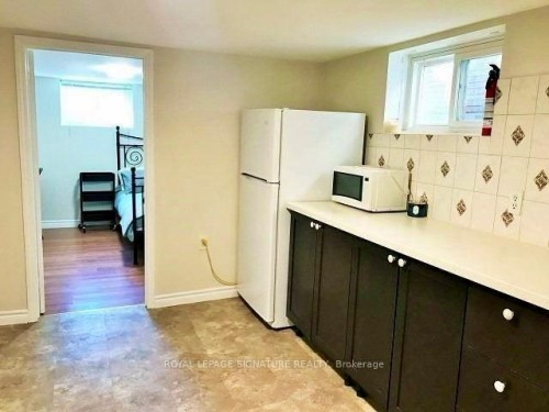 69 Glenmount Avenue, Hamilton, ON - Indoor Photo Showing Kitchen