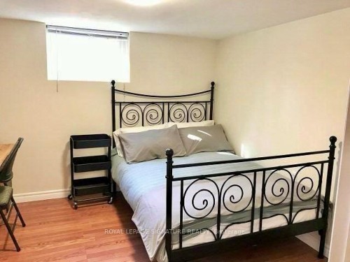 69 Glenmount Avenue, Hamilton, ON - Indoor Photo Showing Bedroom