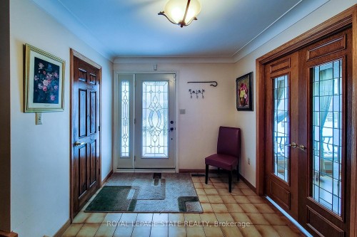 52 Elena Court, Hamilton, ON - Indoor Photo Showing Other Room