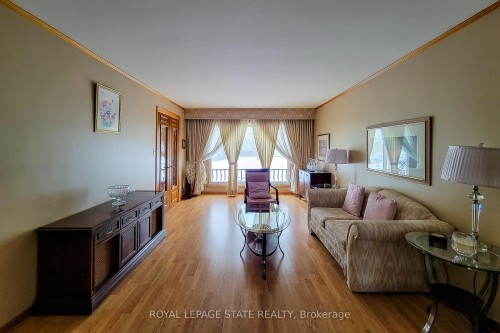 52 Elena Court, Hamilton, ON - Indoor Photo Showing Living Room