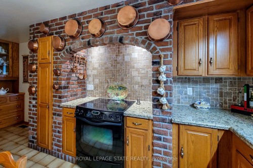52 Elena Court, Hamilton, ON - Indoor Photo Showing Kitchen