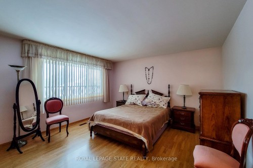 52 Elena Court, Hamilton, ON - Indoor Photo Showing Bedroom