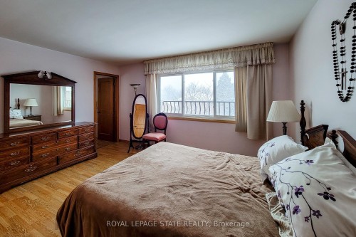 52 Elena Court, Hamilton, ON - Indoor Photo Showing Bedroom