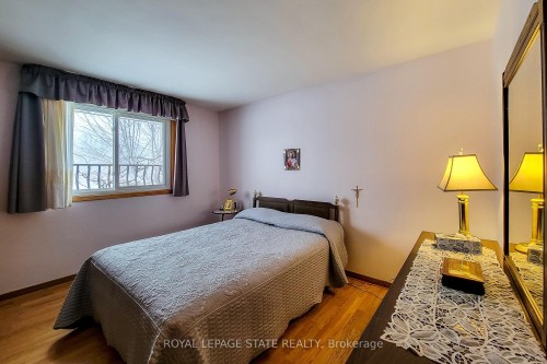 52 Elena Court, Hamilton, ON - Indoor Photo Showing Bedroom