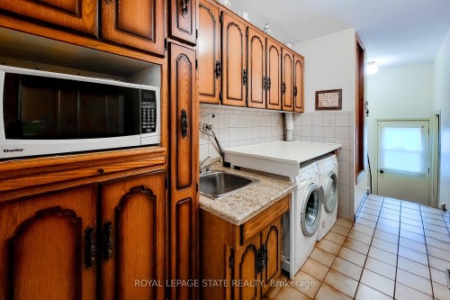 52 Elena Court, Hamilton, ON - Indoor Photo Showing Laundry Room