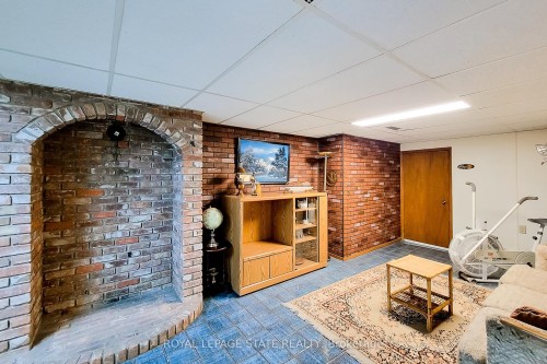 52 Elena Court, Hamilton, ON - Indoor