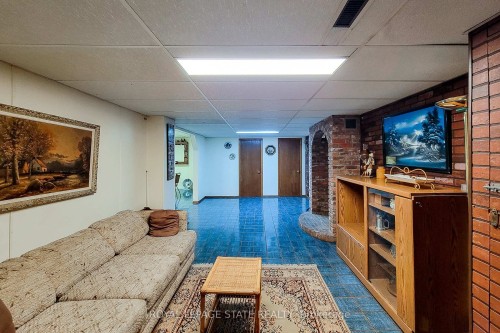 52 Elena Court, Hamilton, ON - Indoor