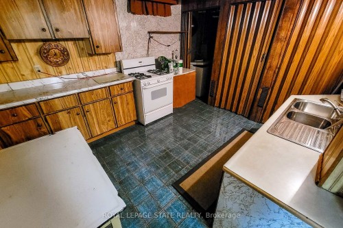 52 Elena Court, Hamilton, ON - Indoor Photo Showing Kitchen With Double Sink