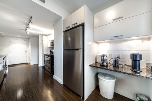 Cuisine - 60-4850 Ch. De La Côte-St-Luc, Montréal (Côte-Des-Neiges/Notre-Dame-De-Grâce), QC - Indoor Photo Showing Kitchen
