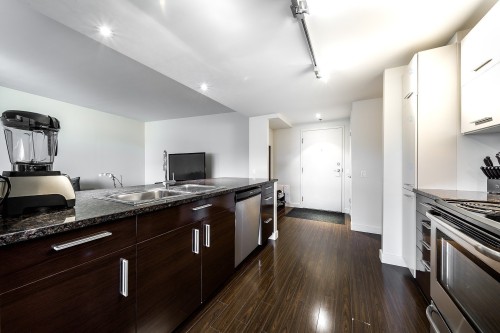 Cuisine - 60-4850 Ch. De La Côte-St-Luc, Montréal (Côte-Des-Neiges/Notre-Dame-De-Grâce), QC - Indoor Photo Showing Kitchen With Double Sink