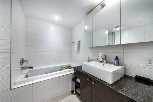 Salle de bains - 60-4850 Ch. De La Côte-St-Luc, Montréal (Côte-Des-Neiges/Notre-Dame-De-Grâce), QC - Indoor Photo Showing Bathroom