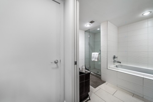 Salle de bains - 60-4850 Ch. De La Côte-St-Luc, Montréal (Côte-Des-Neiges/Notre-Dame-De-Grâce), QC - Indoor Photo Showing Bathroom