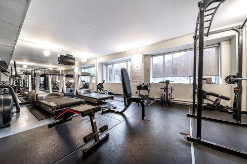 Salle d'exercice - 60-4850 Ch. De La Côte-St-Luc, Montréal (Côte-Des-Neiges/Notre-Dame-De-Grâce), QC - Indoor Photo Showing Gym Room
