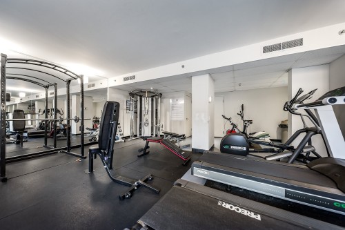 Salle d'exercice - 60-4850 Ch. De La Côte-St-Luc, Montréal (Côte-Des-Neiges/Notre-Dame-De-Grâce), QC - Indoor Photo Showing Gym Room