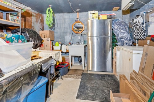Garage - 759 Av. Devonshire, Laval (Chomedey), QC - Indoor Photo Showing Basement