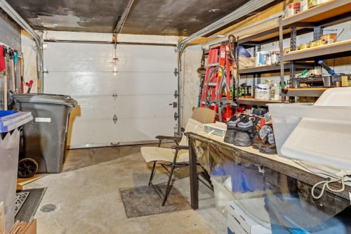 Garage - 759 Av. Devonshire, Laval (Chomedey), QC - Indoor Photo Showing Garage