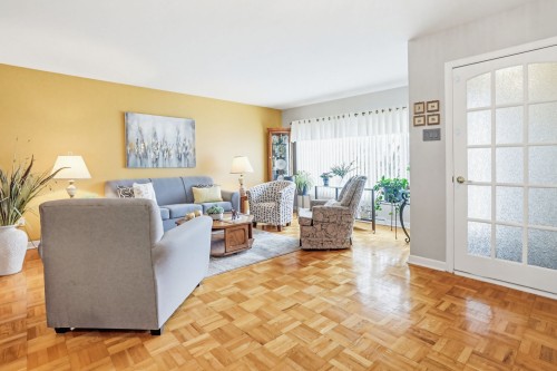 Salon - 759 Av. Devonshire, Laval (Chomedey), QC - Indoor Photo Showing Living Room