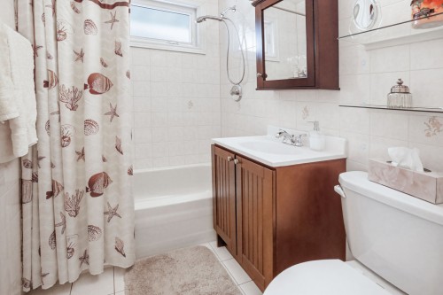 Salle de bains - 759 Av. Devonshire, Laval (Chomedey), QC - Indoor Photo Showing Bathroom