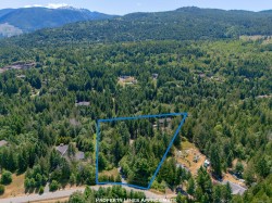 1890 Pierce Way  Qualicum Beach, BC V9K 2V1