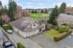 736 Barclay Cres Parksville, BC V9P 1Z3