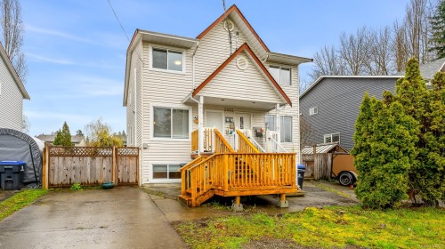 A-2052 1st St  Courtenay, BC V9N 5N4