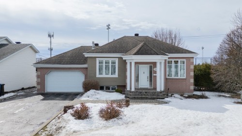 54 Rue de l'Oeillet  Saint-Constant, QC J5A 2J2