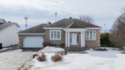 54 Rue de l'Oeillet  Saint-Constant, QC J5A 2J2