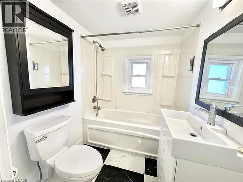 39 Beechwood Avenue, Hamilton, ON - Indoor Photo Showing Bathroom