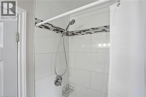 914 Mohawk Road E Unit# 7, Hamilton, ON - Indoor Photo Showing Bathroom