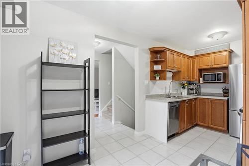 914 Mohawk Road E Unit# 7, Hamilton, ON - Indoor Photo Showing Kitchen